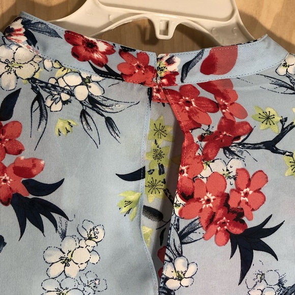 Ladies top - Picture 6 of 8